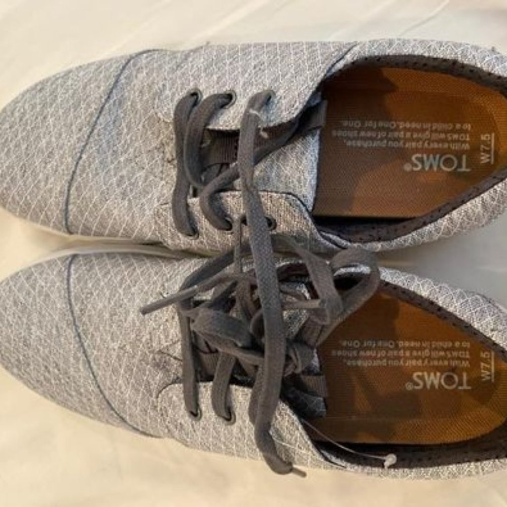 Toms Grey sneakers. Size 7.5.